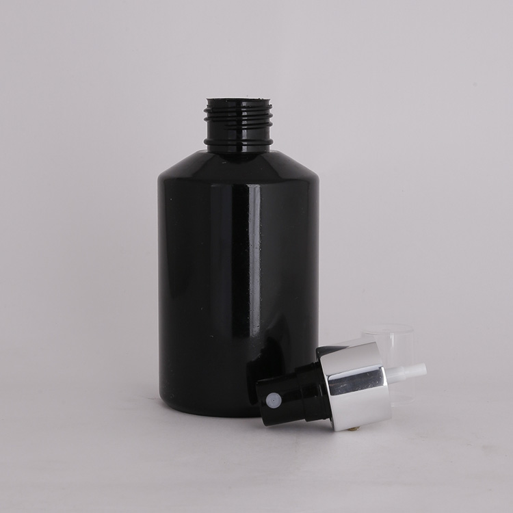 Plastic black powder spray bottle