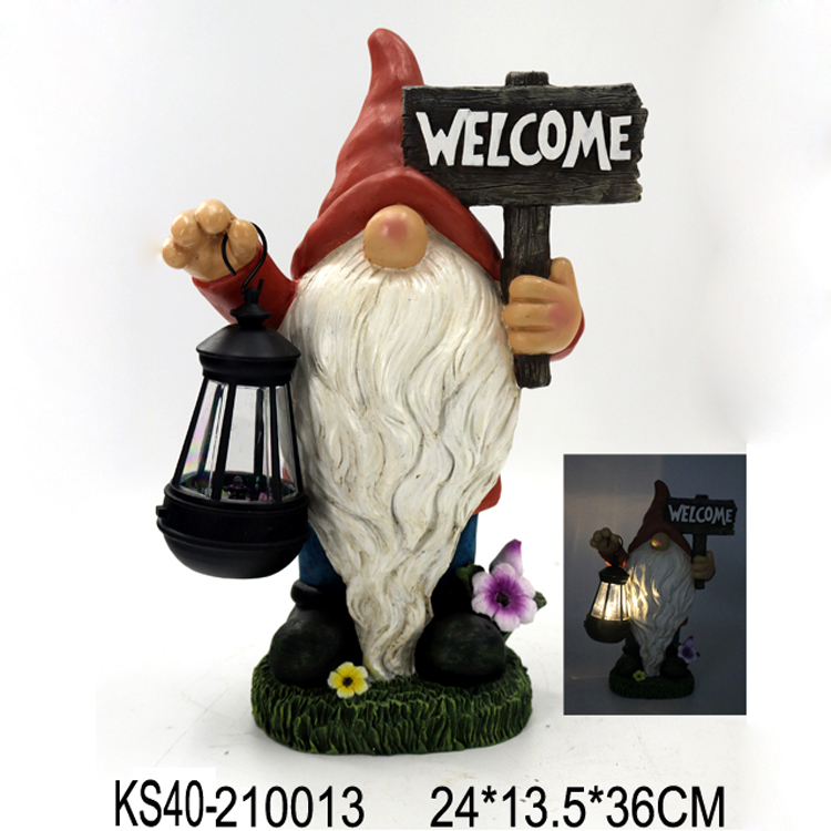 Polyresin Gnome Welcome Statue With Solar Lantern
